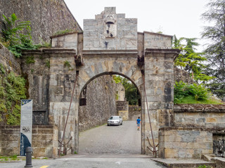 Naklejka premium Arriving through the medieval French Gate Portal de Francia - Pamplona, Navarre, Spain