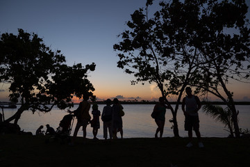 グアム・ハガニアのパセオ公園の夕焼けとシルエット