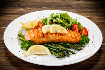 Grilled salmon and asparagus