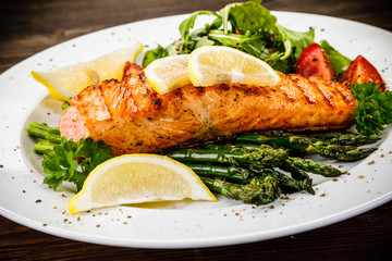 Grilled salmon and asparagus