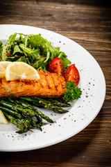 Grilled salmon and asparagus