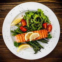 Grilled salmon and asparagus