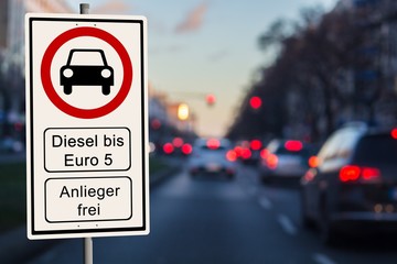 Diesel Fahrverbot Schild - Verbotsschild Diesel Fahrverbot bis Euro 5 - Anlieger frei -...
