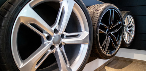 Autoreifen | Autofelgen Chrome silber, schwarz | Autohaus