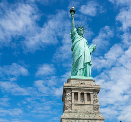Fototapeta premium Freiheitsstatue mit Textfreiraum