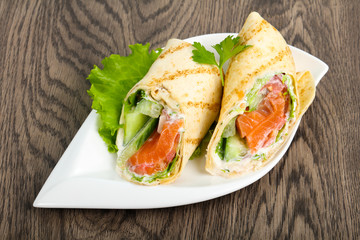 Salmon bread roll