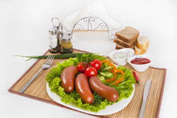 Boiled sausages with tomatoes, cucumbers and greens. Served with black or white bread.