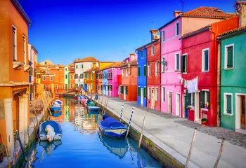 Zelfklevend Fotobehang Kleurrijke huizen in Burano, Venetië, Italië © adisa