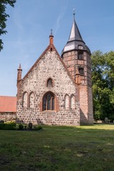 Fototapeta na wymiar Frühgotische Dorfkirche Galenbeck - Mecklenburg-Vorpommern