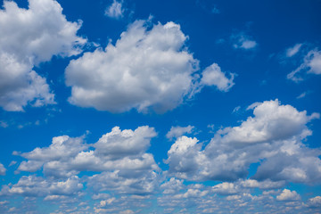 Obraz na płótnie Canvas beautiful blue cloudy sky background