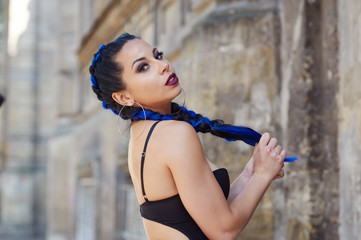 Obraz premium portrait of a young fashionable woman in the city