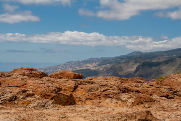 Blick von Ponta do rosto auf Santo António da Serra