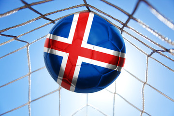 Fussball mit isländischer Flagge