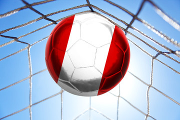 Fussball mit peruanischer Flagge