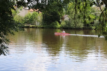 Au bord de la rivière