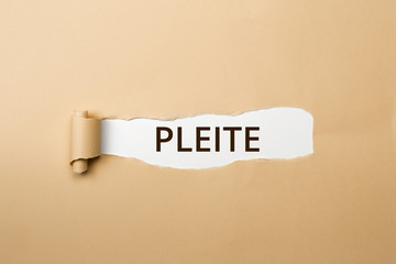 PLEITE Schriftzug - aufgerissenes Papier