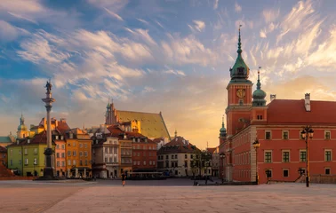 Fotobehang Warsaw, Royal castle and old town at sunset © Mike Mareen