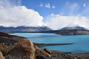 Lac turquoise au glacier d'Upsala en Patagonie, Argentine