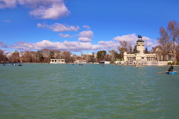 Fototapeta premium Parque del Buen Retiro de Madrid, España