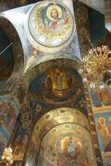 Fototapeta na wymiar Iglesia El Salvador sobre la Sangre Derramada en San Petersburgo, Rusia