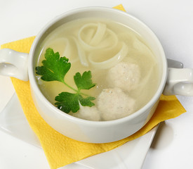 Children's soup (with chicken, meatballs and pasta)