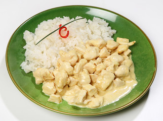 Chicken Curry (chicken fried with ginger, garlic, lemongrass, Curry sauce and coconut milk, .served with a garnish of rice)