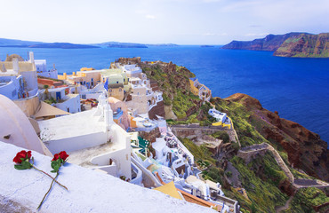 Obraz premium Oia town on Santorini island, Greece. Traditional and famous houses and churches with blue domes over the Caldera, Aegean sea