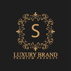 Fototapeta na wymiar Luxury logo S