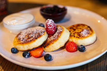 Breakfast with cottage cheese pancakes