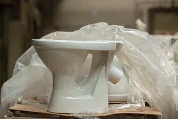 ceramic white toilet bowls in the factory