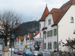 Obraz premium Piękno starej i domowej architektury małego niemieckiego miasta Fussen