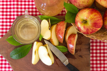 preparation of healthy organic apple cider vinegar