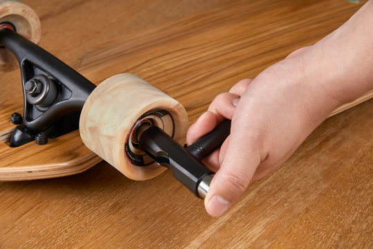 tightening the axle nut - Powered by Adobe