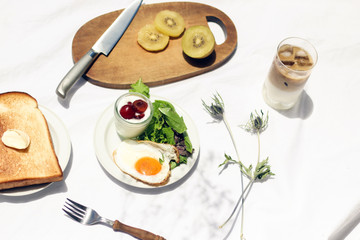 朝食