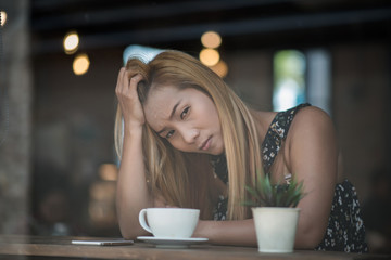 Portrait stressed sad young woman sitting at cafe