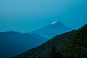 柳沢峠から富士山を望む