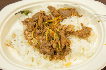 Deer meat is fried Curry. On the rice.