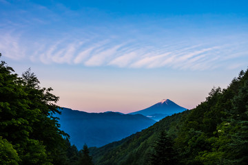 朝焼けの富士山