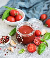 Tomato sauce in a jar