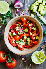 Tomaten-Advocado-Salat