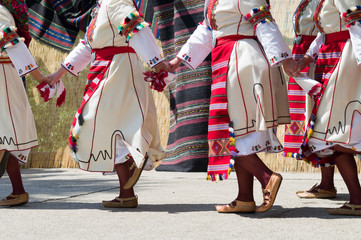 Traditional bulgarian dancers - obrazy, fototapety, plakaty
