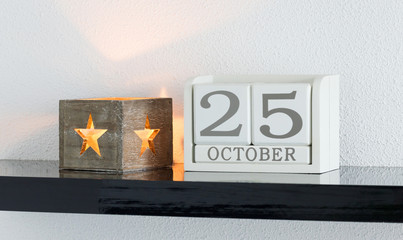 White block calendar present date 25 and month October