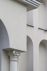 Classic architectural elements in modern abordation