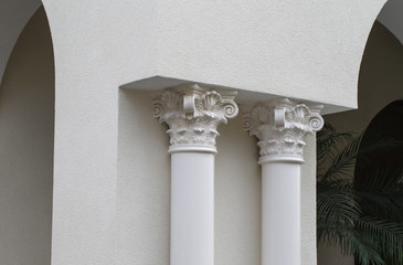 Classic architectural elements in modern abordation