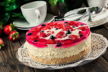 Cheesecake with strawberries, blueberry and jelly