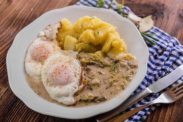 vegetarian meal lettuce sauce with potatoes and fried egg 