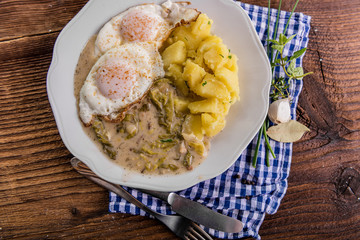 vegetarian meal lettuce sauce with potatoes and fried egg 