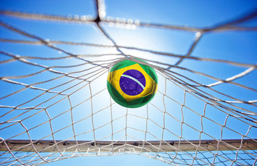 Fussball mit brasilianischer Flagge