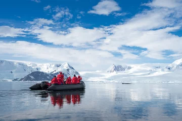 Photo sur Plexiglas Antarctique Inflatable boat full of tourists, watching for whales and seals, Antarctic Peninsula, Antarctica