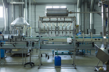 Water factory - Water bottling line for processing and bottling pure spring water into small bottles